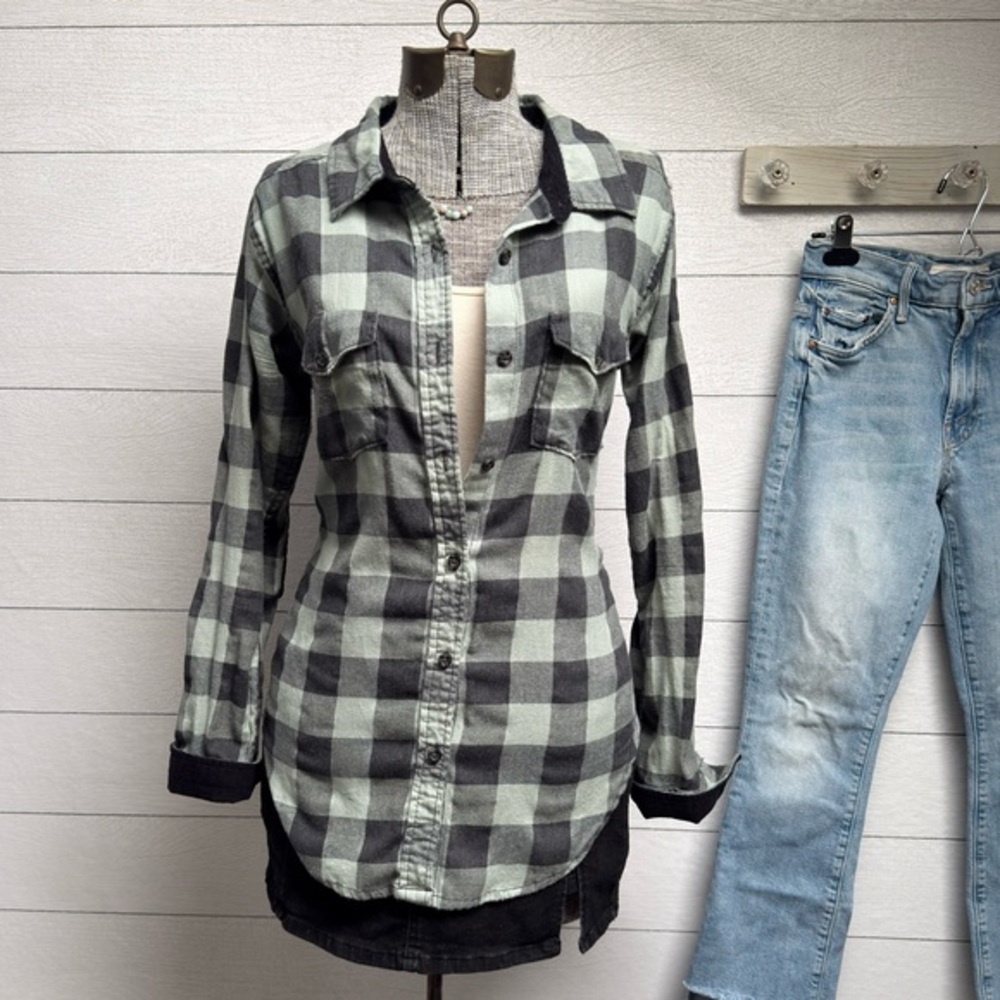 KAVU Green & Black Plaid Button-Up Shirt – Medium